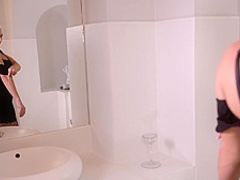 The horny hottie The horny hottie immstarts stroking