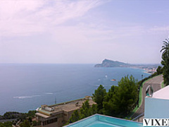 VIXEN Gorgeous model knows what she wants & takes control