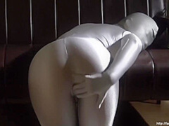 The Young Japanese Girl Masturbated in a Silver-gray Zentai.